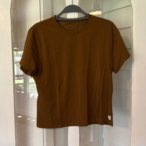 Vuori Feather Baby Tee - Rum - Large